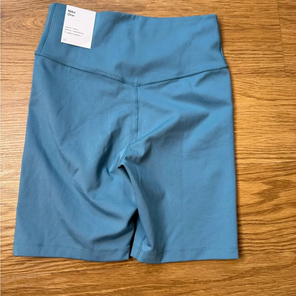 Nike Zenvy
Women's Gentle-Support High-Waisted 8" Biker Shorts - Picture 5 of 5